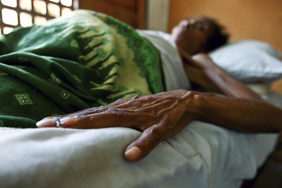 An HIV/AIDS patient lies in bed at the Bairo Pite clinic for comprehensive community health service in Dili, Timor-Leste.  01/12/2008. Dili, Timor-Leste. UN Photo/Martine Perret